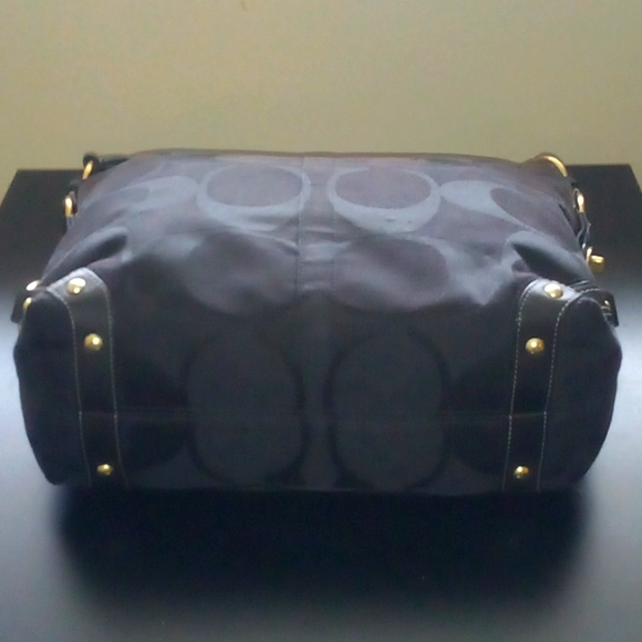 Coach - Picture 3 of 7